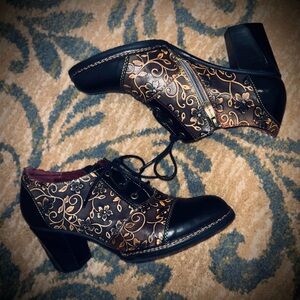 L’Artiste Spring Step ‘Octavius’ Sexy Tooled Leather Oxford Embossed Heels Sz 39